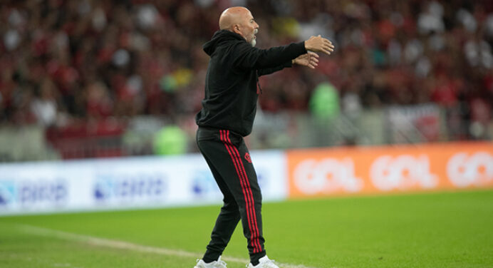 Sampaoli manda recado à torcida do Flamengo após agressão de preparador físico a Pedro