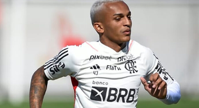 3 times da Inglaterra tentam a contratação de Wesley, lateral do Flamengo