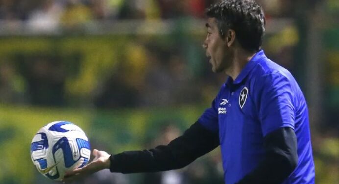 Chororô: técnico do Botafogo se revolta com ‘intervalo’ entre jogos da equipe: “Se fosse o Flamengo eles jogariam sábado?”