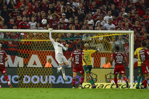 Flamengo sofre defensivamente e vive temporada com mais finalizações concedidas desde 2017