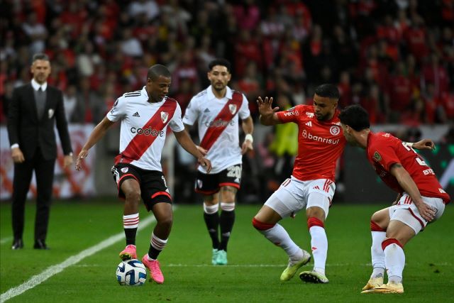 Situação de Isla preocupa, e Flamengo não deve ter jogador disponível para  duelo decisivo pela Libertadores - Coluna do Fla