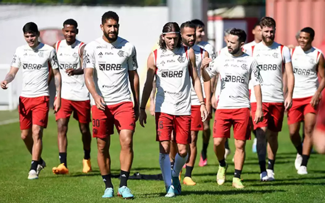 Volta de Pedro aos treinos do Flamengo é marcada por