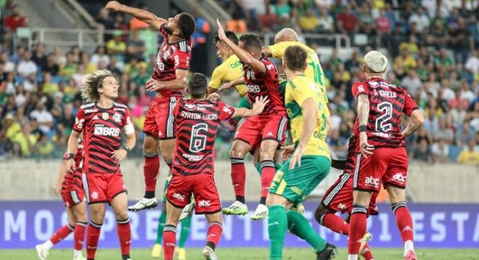 Das 5 derrotas de Sampaoli no Flamengo, 4 foram depois de jogos pelas copas