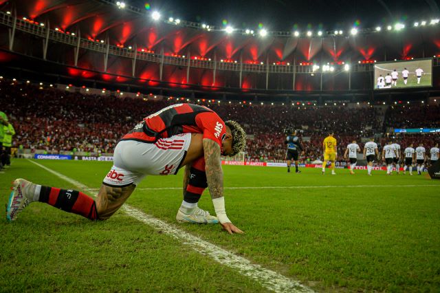 Foi muito mal pelo Flamengo, agora é recompensado jogando na Europa
