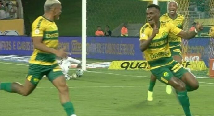 Irreconhecível em campo, Flamengo sofre dura derrota para o Cuiabá e desperdiça chance de reduzir diferença para líder do Brasileirão