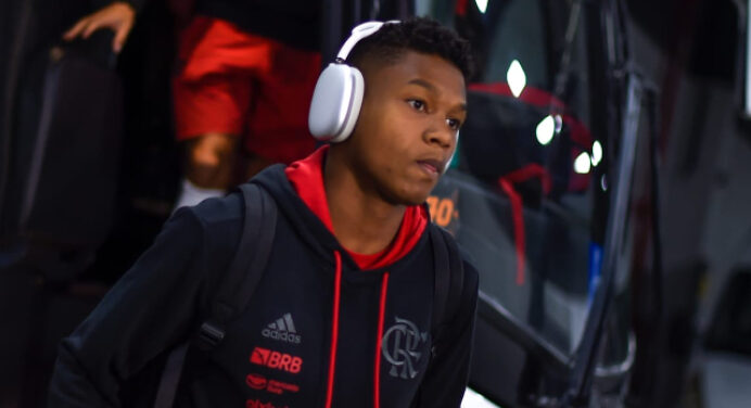 Matheus França se despede do Flamengo e manda recado à torcida: “Jamais esquecerei”