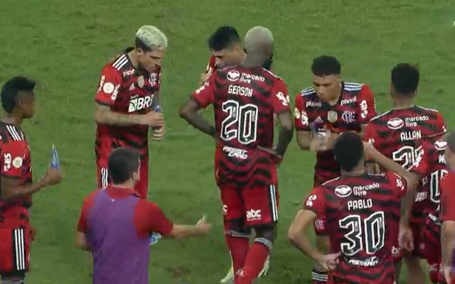 Notícias do Flamengo hoje: troca de 2 jogadores por Fausto Vera, Viña na  mira e novidade sobre Léo Ortiz