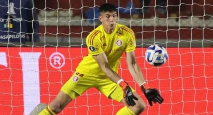 Goleiro titular do Internacional desfalca equipe em jogo contra o Flamengo, pelo Brasileirão