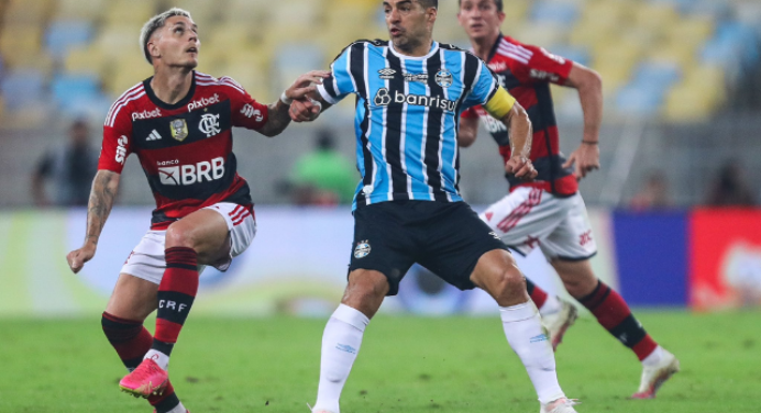 Luis Suárez aponta zagueiro do Flamengo como melhor no Brasil