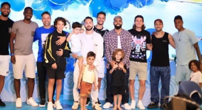 Elenco unido! Jogadores do Flamengo prestigiam festa de ‘Totói’, filho de Everton Ribeiro