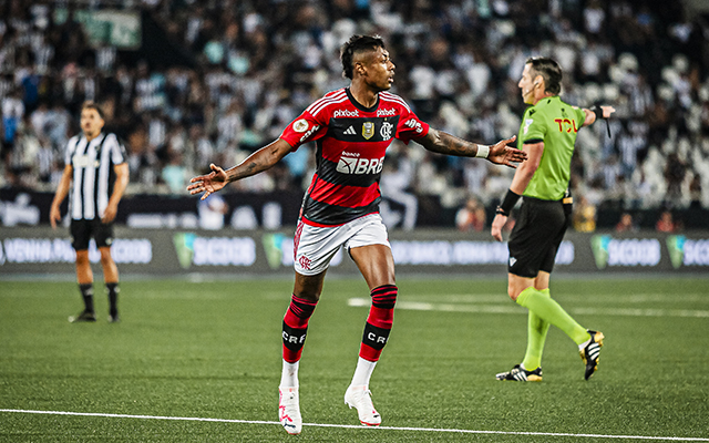 Bruno Henrique reencontra melhor versão e ‘revive’ estreia pelo Flamengo