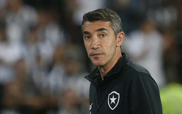 Técnico do Botafogo coloca cargo à disposição após derrota para o Flamengo