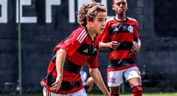 Aos 12 anos, filho de Diego Ribas impressiona torcida do Flamengo: “Nosso Messi vindo aí”