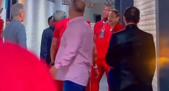 Clima pesado? Gabigol e Braz ‘se ignoram’ antes de jogo do Flamengo com Botafogo