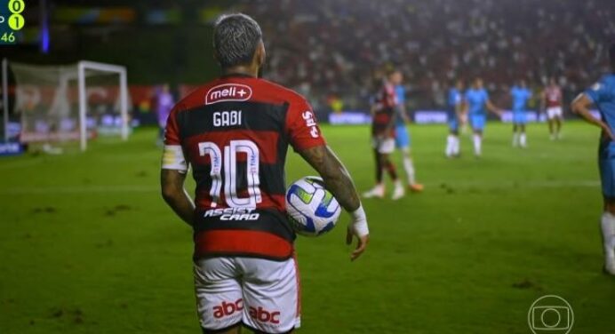 Gabigol perde espaço e não completa 90 minutos em campo há 10 jogos no Flamengo