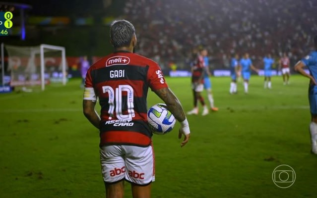 Coritiba vence Athletico-PR em clássico e encerra seca de 8 jogos