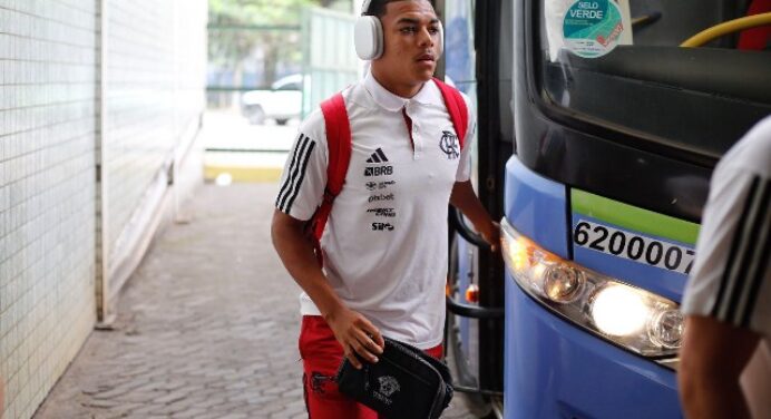 EXCLUSIVO | Time da Inglaterra sonda Igor Jesus, volante do Flamengo