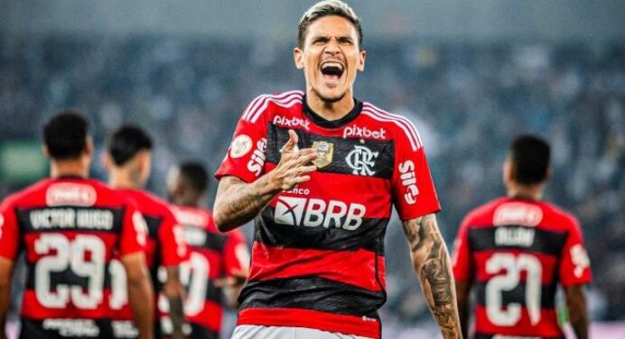Pedro iguala marca de Romário e se torna o 6° maior artilheiro do Flamengo em Brasileiros