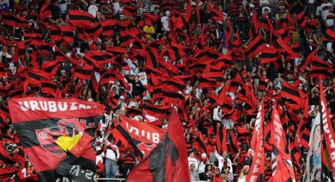 Torcidas organizadas do Flamengo fazem arrecadação para festa na final da Copa do Brasil