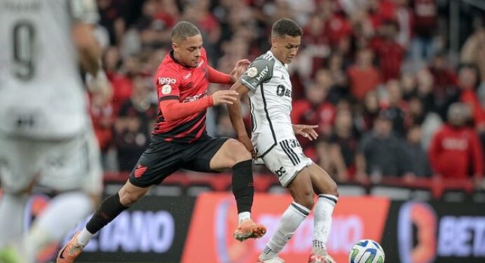 Athletico-PR não terá Vitor Roque e Fernandinho contra o Flamengo