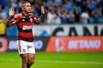 Cebolinha comemorando gol contra o Grêmio