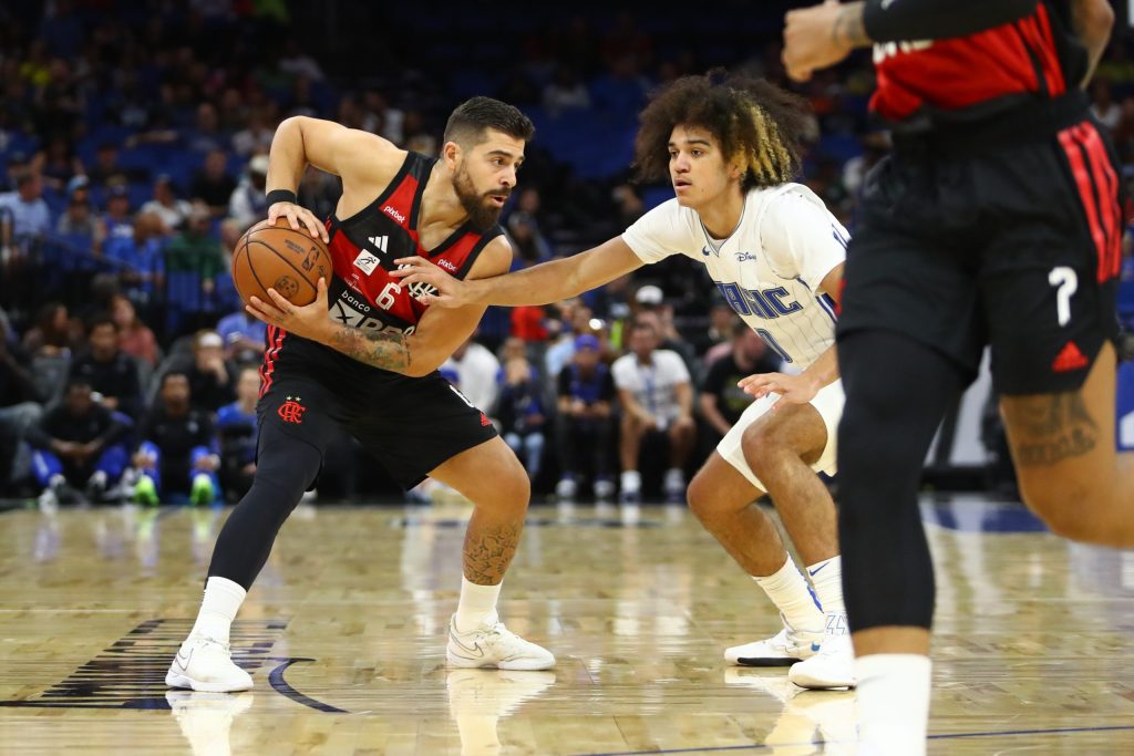 Torcida dá show nos EUA, mas Flamengo perde para Orlando Magic em amistoso