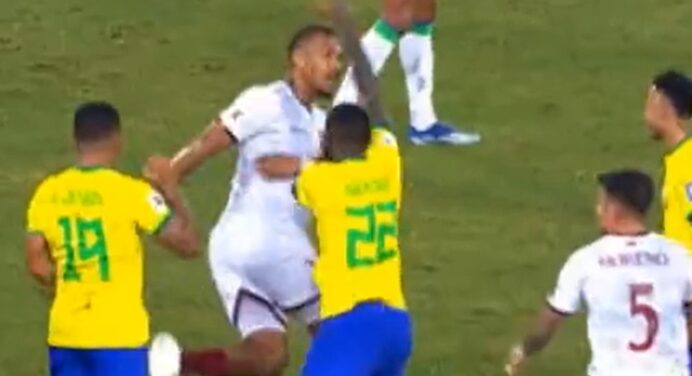 Gerson parte ‘para cima’ de jogador da Venezuela após empate do Brasil; veja vídeo