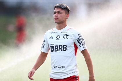 Luiz Araújo em treino do Flamengo