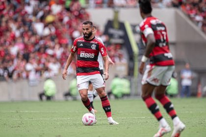 Thiago Maia atuando contra o Vasco