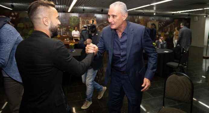 Tite conversa com Everton Ribeiro e Filipe Luís antes de fechar acordo com o Flamengo