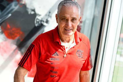 tite no embarque do Flamengo para jogo contra o Grêmio