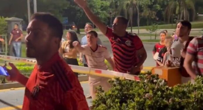 Torcedores do Flamengo se revoltam e protestam após atitude de jogadores em São Paulo; veja vídeo