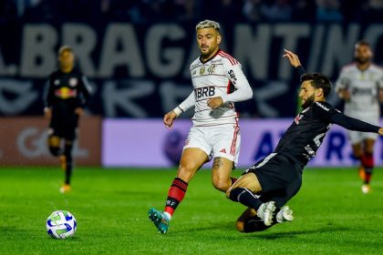 Arrascaeta em Flamengo x Bragantino