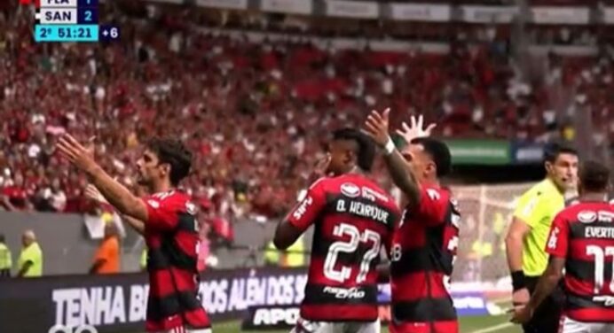 LAMENTÁVEL! Bruno Henrique sofre agressão em derrota do Flamengo para o Santos