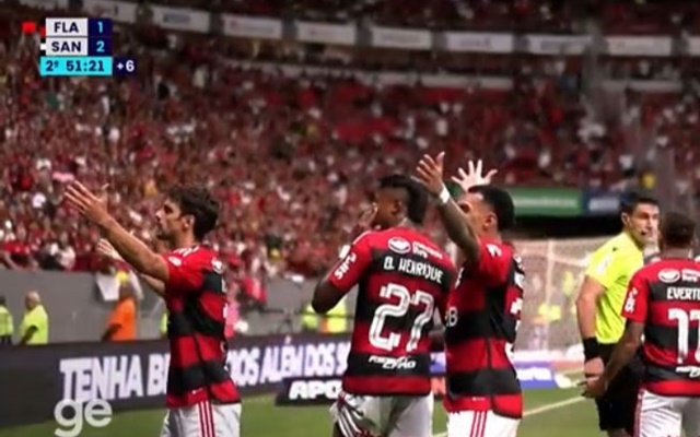 Santos vira sobre o Flamengo em jogo marcado por expulsão de