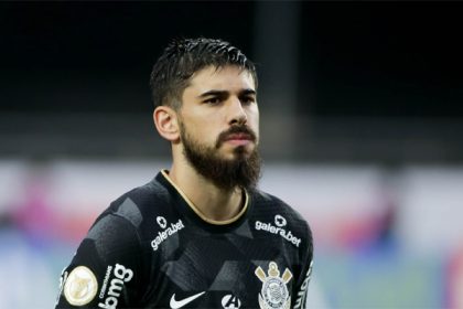 Bruno Méndez com a camisa do Corinthians