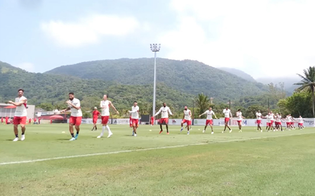Jogadores treinando sob as ordens de Tite no Flamengo