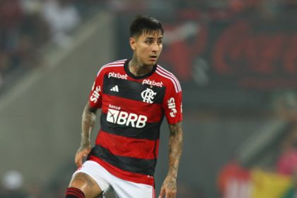 Erick Pulgar atuando pelo Flamengo