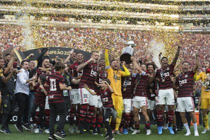 Jogadores do Flamengo comemorando título da Libertadores 2019