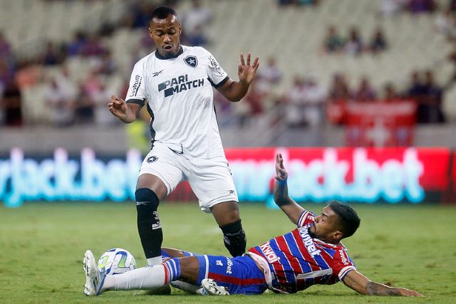 Botafogo perde para o Fortaleza e completa oito rodadas sem vencer