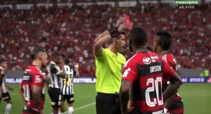Ex-chefe de arbitragem detona VAR após expulsão de Gerson contra o Santos