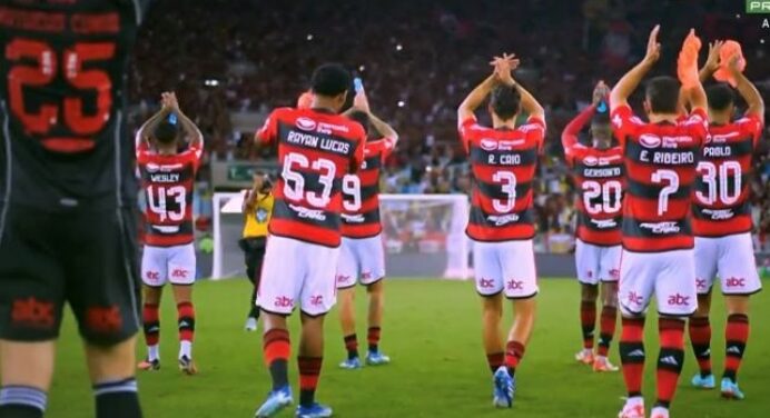 Comentarista da Globo enlouquece com festa da torcida do Flamengo no Maracanã