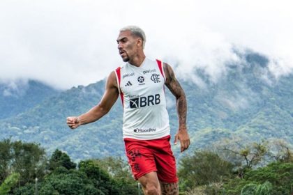 Matheuzinho em treino do Flamengo