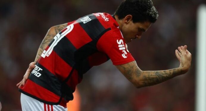 Pedro ultrapassa Bebeto e se torna 4º maior artilheiro do Flamengo no Brasileirão