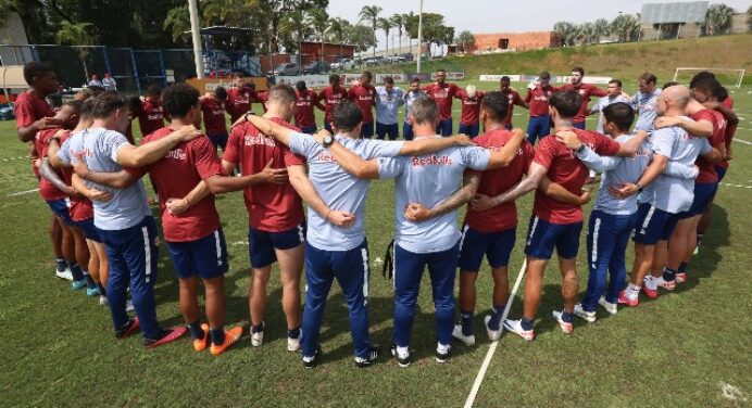 Técnico do Bragantino indica mudanças no time titular para jogo contra o Flamengo