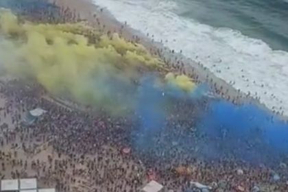 Torcedores do Boca Juniors fazendo a festa em Copacabana