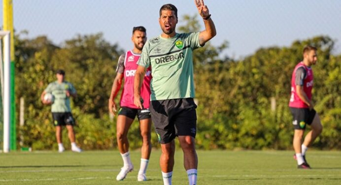 Técnico do Cuiabá terá elenco completo e deve repetir escalação contra o Flamengo