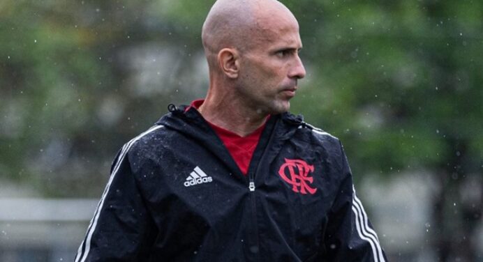 Flamengo demite técnico após título na base