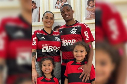 Família de De La Cruz com camisas do Flamengo