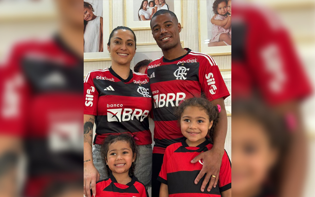 Família de De La Cruz com camisas do Flamengo